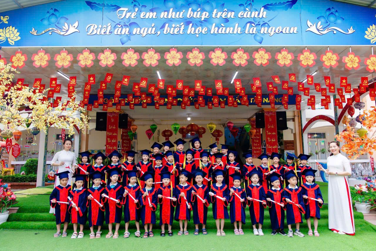 Ảnh 1/6 – DẤU ẤN TUỔI THƠ – KỶ YẾU MẪU GIÁO 5-6 TUỔI TRƯỜNG MẦM NON 20/10