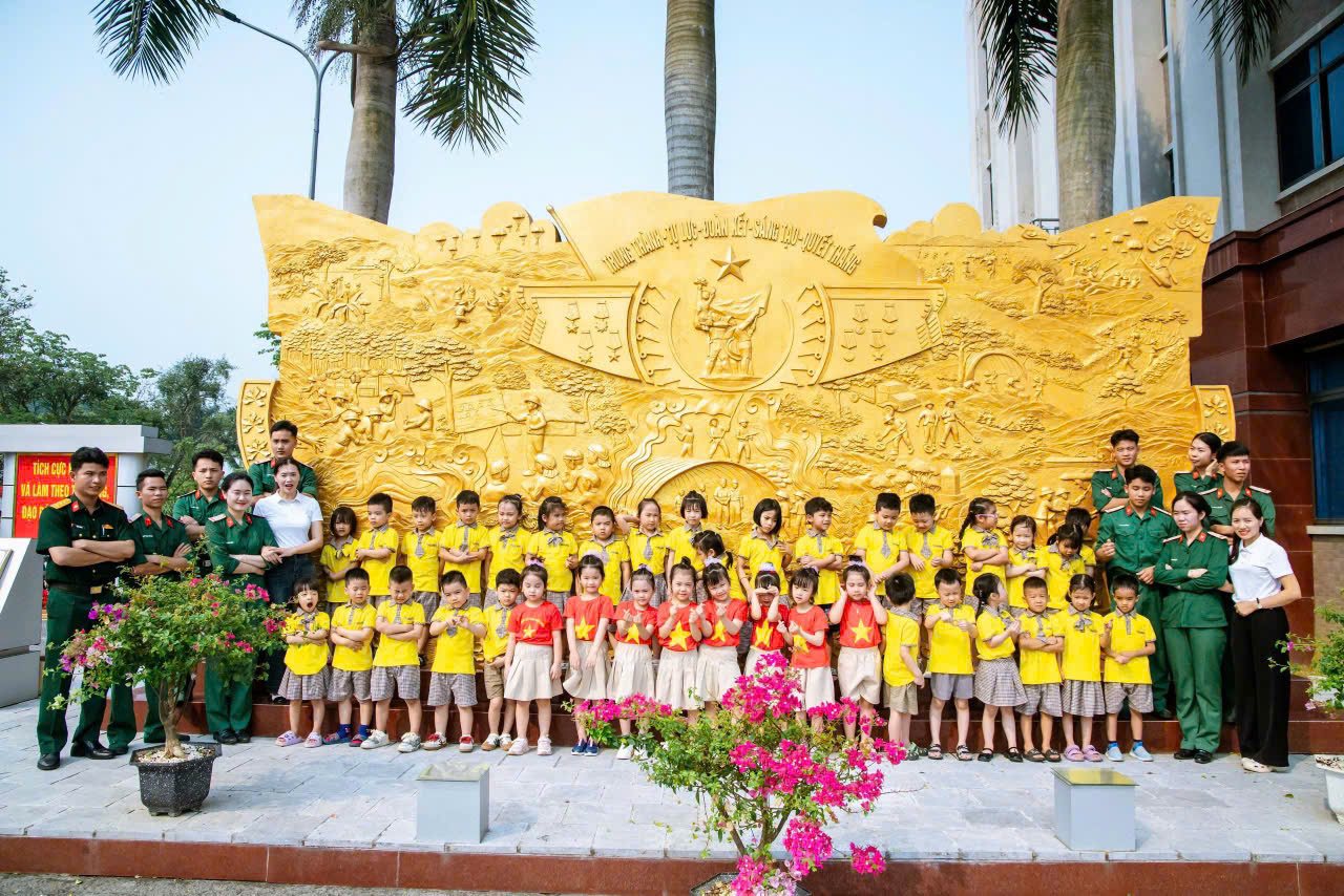 Ảnh 4/6 – DẤU ẤN TUỔI THƠ – KỶ YẾU MẪU GIÁO 5-6 TUỔI TRƯỜNG MẦM NON 20/10