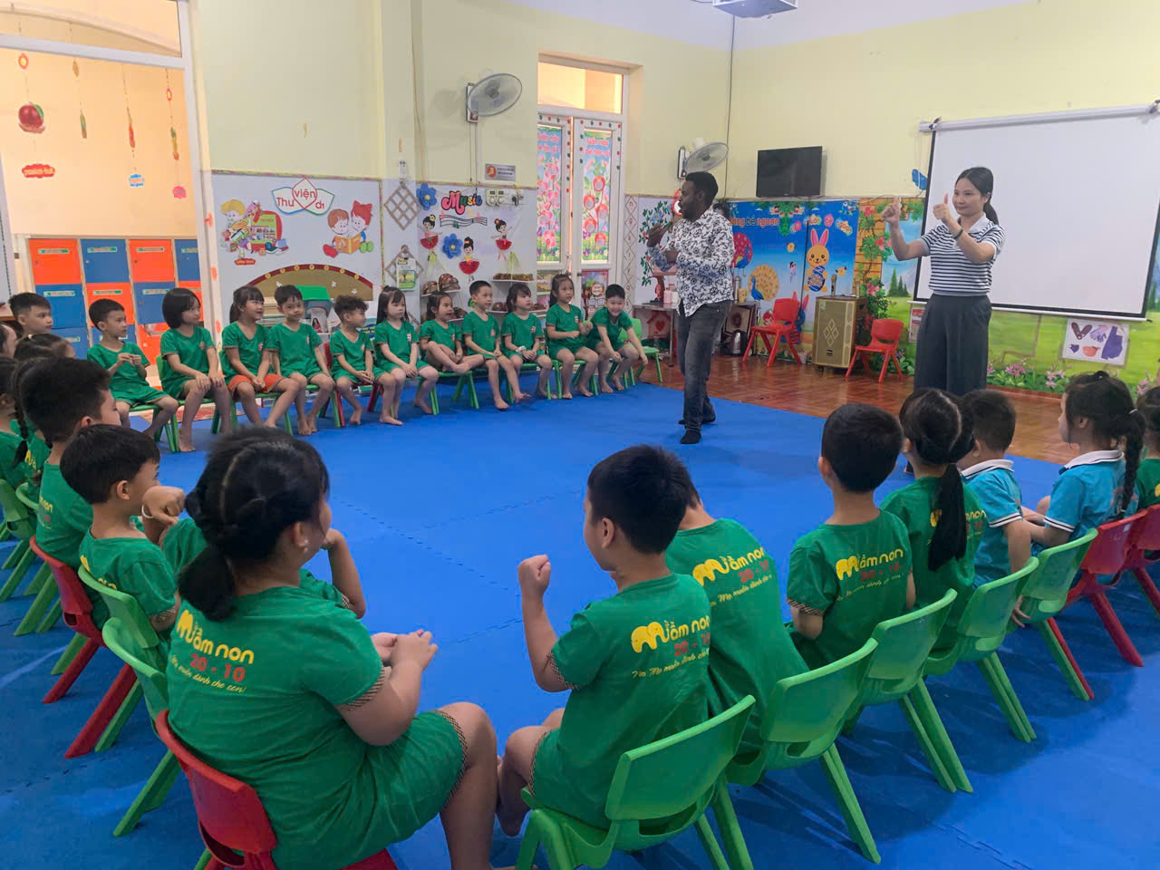 Ảnh 4/5 – KHƠI MỞ “CỬA SỔ VÀNG” NGÔN NGỮ – CHO TRẺ MẦM NON LÀM QUEN VỚI TIẾNG ANH TỪ SỚM TẠI TRƯỜNG MẦM NON 20/10