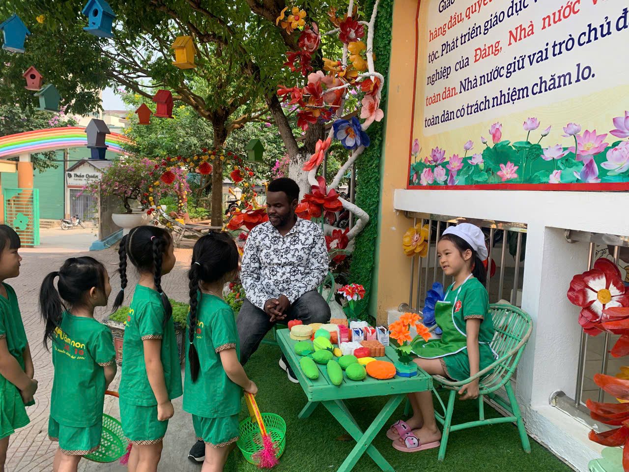 Ảnh 2/5 – KHƠI MỞ “CỬA SỔ VÀNG” NGÔN NGỮ – CHO TRẺ MẦM NON LÀM QUEN VỚI TIẾNG ANH TỪ SỚM TẠI TRƯỜNG MẦM NON 20/10