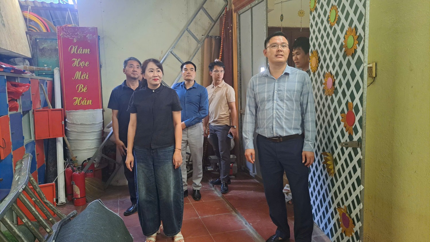 Ảnh 2/5 – TRƯỜNG MẦM NON 20/10 QUAN TÂM KIỂM TRA, RÀ SOÁT THỰC TRẠNG CƠ SỞ VẬT CHẤT PHỤC VỤ CHĂM SÓC, GIÁO DỤC