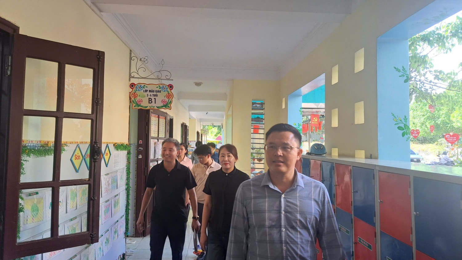 Ảnh 3/5 – TRƯỜNG MẦM NON 20/10 QUAN TÂM KIỂM TRA, RÀ SOÁT THỰC TRẠNG CƠ SỞ VẬT CHẤT PHỤC VỤ CHĂM SÓC, GIÁO DỤC