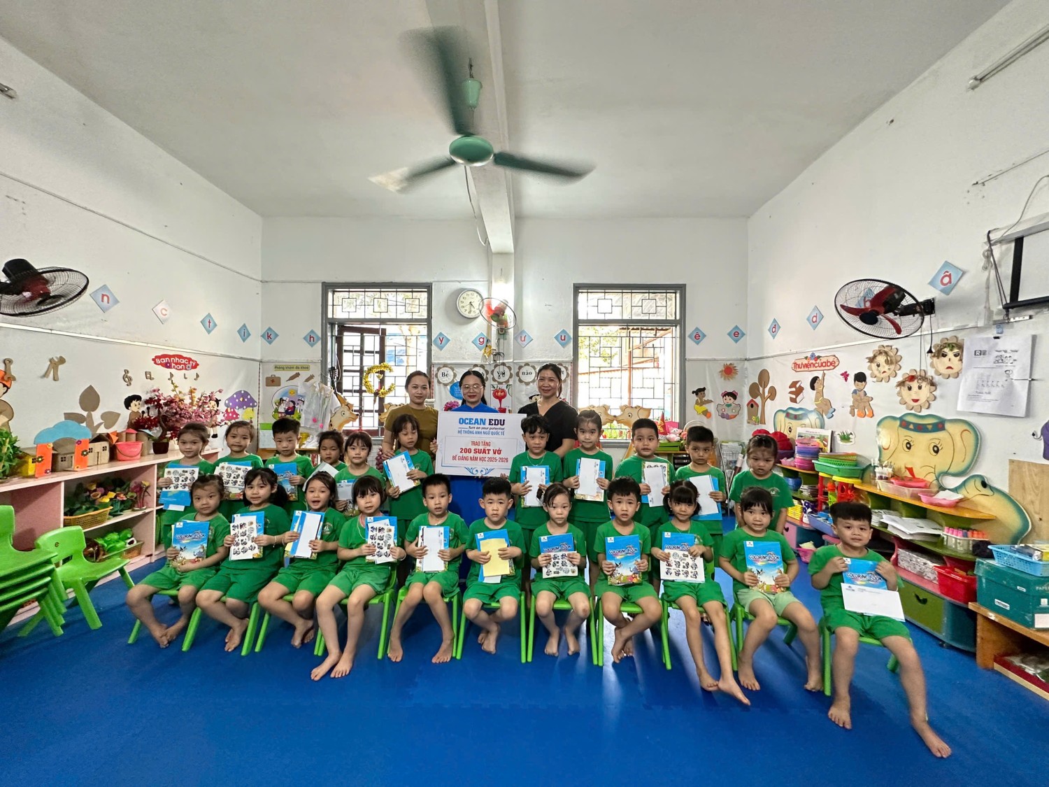 TRUNG TÂM ANH NGỮ OCEAN EDU ĐIỆN BIÊN ĐỒNG HÀNH CÙNG TRƯỜNG MẦM NON 7/5 TRAO QUÀ CHO CÁC BÉ KHỐI MẪU GIÁO 5-6 TUỔI