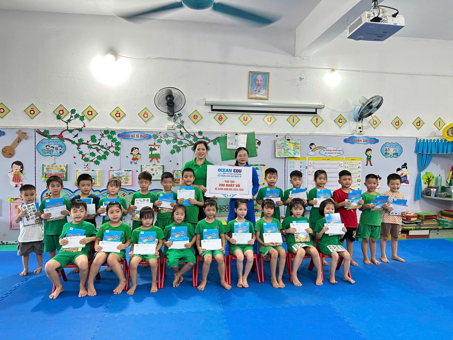 Ảnh 2/7 – TRUNG TÂM ANH NGỮ OCEAN EDU ĐIỆN BIÊN ĐỒNG HÀNH CÙNG TRƯỜNG MẦM NON 7/5 TRAO QUÀ CHO CÁC BÉ KHỐI MẪU GIÁO 5-6 TUỔI