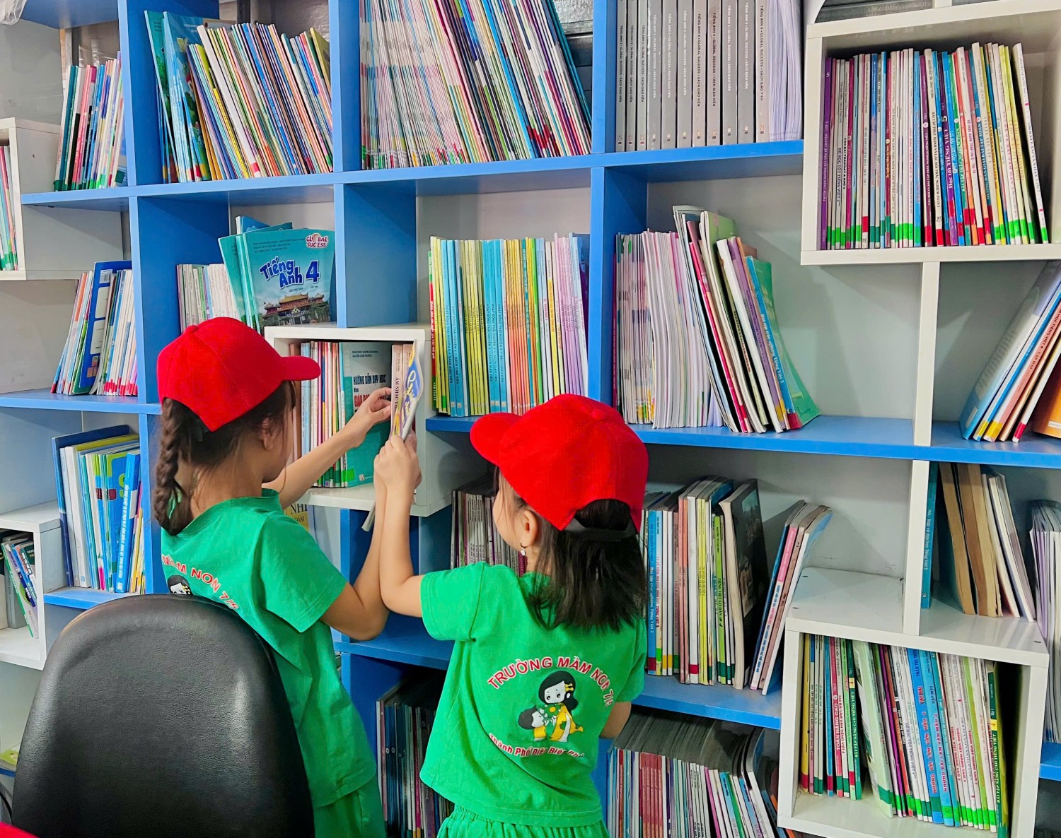 Ảnh 18/31 – CÁC BÉ MẪU GIÁO 5 - 6 TUỔI TRƯỜNG MẦM NON 7/5 THAM QUAN, TRẢI NGHIỆM TẠI TRƯỜNG TIỂU HỌC TÔ VĨNH DIỆN