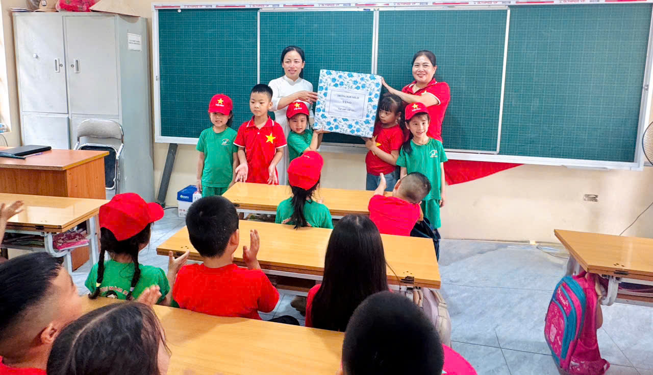 Ảnh 30/31 – CÁC BÉ MẪU GIÁO 5 - 6 TUỔI TRƯỜNG MẦM NON 7/5 THAM QUAN, TRẢI NGHIỆM TẠI TRƯỜNG TIỂU HỌC TÔ VĨNH DIỆN