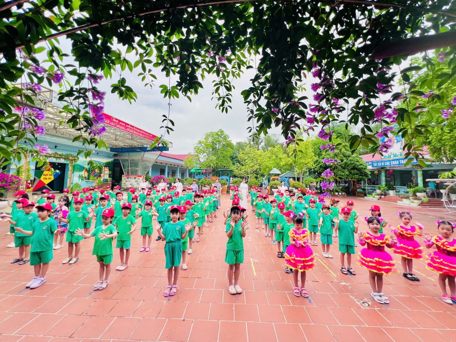 Ảnh 4/31 – CÁC BÉ MẪU GIÁO 5 - 6 TUỔI TRƯỜNG MẦM NON 7/5 THAM QUAN, TRẢI NGHIỆM TẠI TRƯỜNG TIỂU HỌC TÔ VĨNH DIỆN