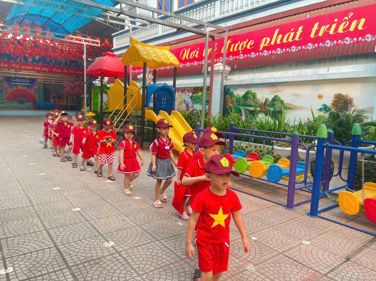 Ảnh 4/20 – DÁNG HÌNH ĐẤT NƯỚC TRONG MẮT TRẺ THƠ TRƯỜNG MẦM NON HOA HỒNG