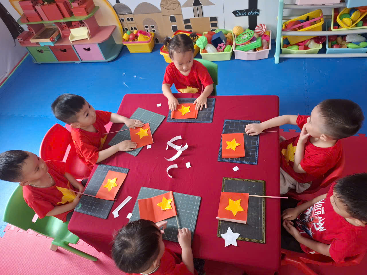 Ảnh 7/20 – DÁNG HÌNH ĐẤT NƯỚC TRONG MẮT TRẺ THƠ TRƯỜNG MẦM NON HOA HỒNG