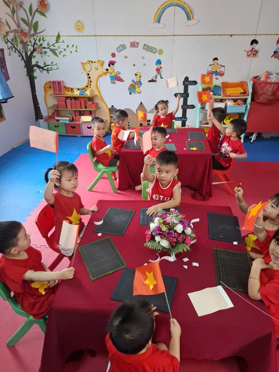 Ảnh 8/20 – DÁNG HÌNH ĐẤT NƯỚC TRONG MẮT TRẺ THƠ TRƯỜNG MẦM NON HOA HỒNG