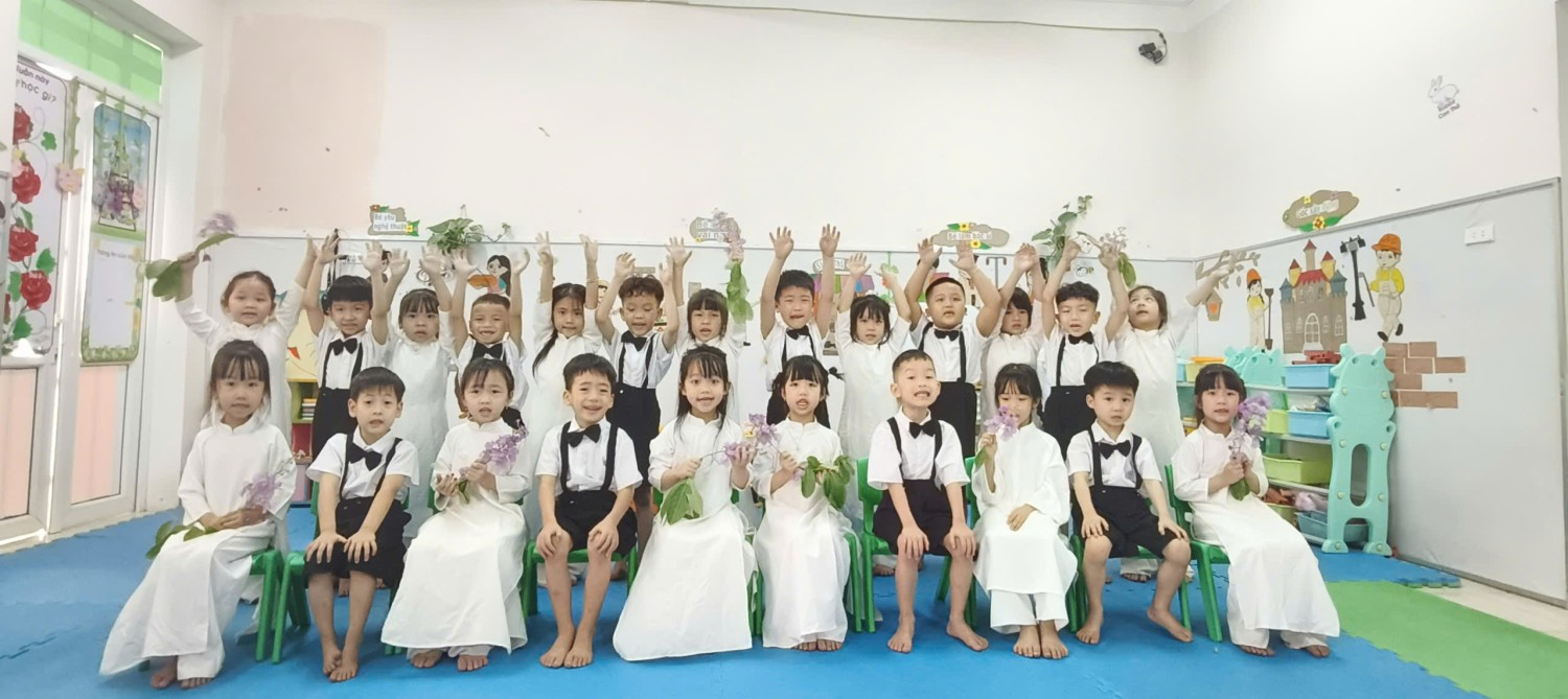 Ảnh 4/16 – MỘT CHUYẾN ĐÒ SANG SÔNG