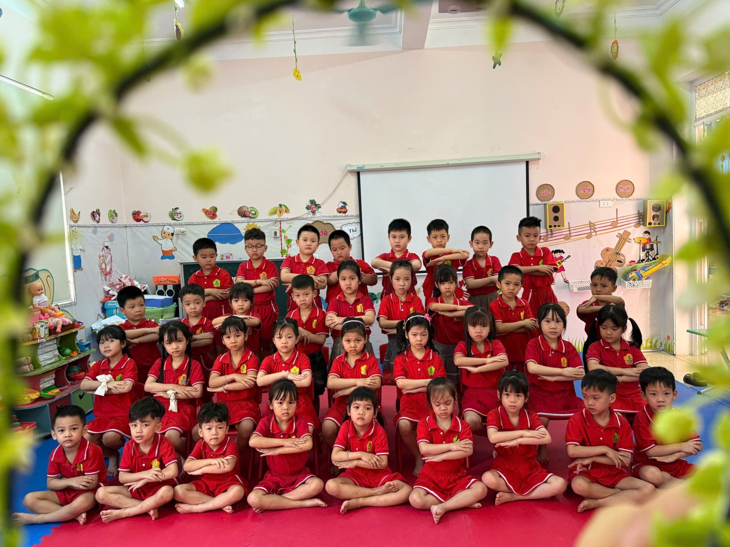 Ảnh 9/16 – MỘT CHUYẾN ĐÒ SANG SÔNG