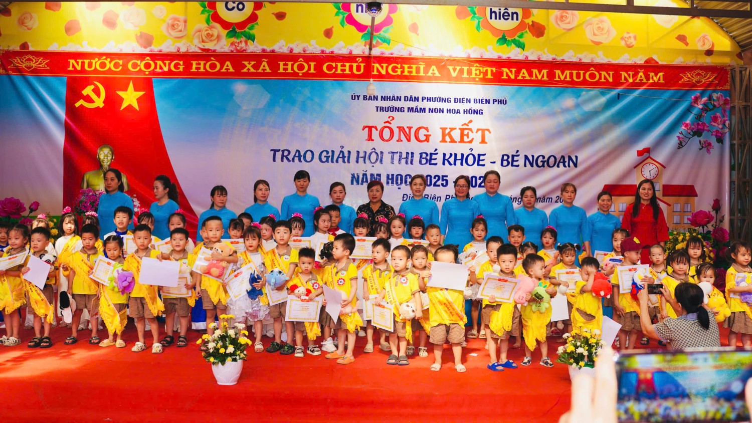Ảnh 3/17 – Xúc cảm người lái đò trường Mầm non Hoa Hồng khi “ Một chuyến đò sang sông” năm học 2025 – 2026