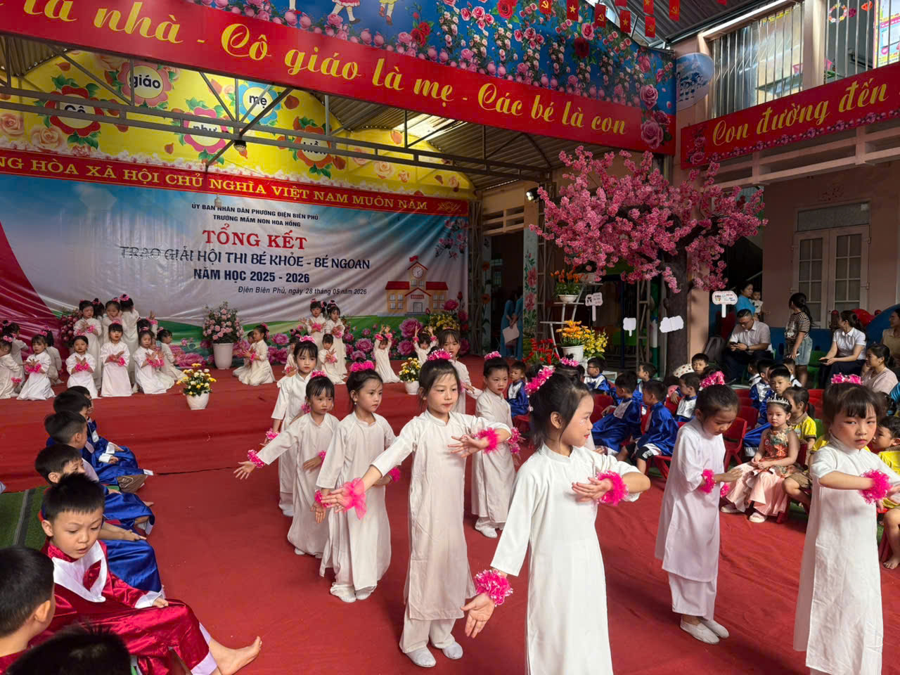 Ảnh 6/17 – Xúc cảm người lái đò trường Mầm non Hoa Hồng khi “ Một chuyến đò sang sông” năm học 2025 – 2026