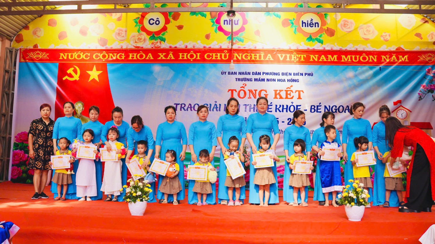 Ảnh 16/17 – Xúc cảm người lái đò trường Mầm non Hoa Hồng khi “ Một chuyến đò sang sông” năm học 2025 – 2026