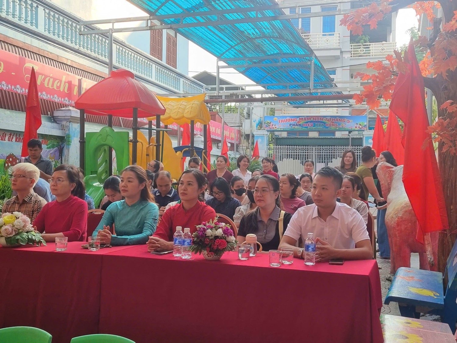 Ảnh 10/15 – Phân hiệu Hoa Hồng, trường MN 7/5 tưng bừng trong Lễ Khai giảng năm học mới!