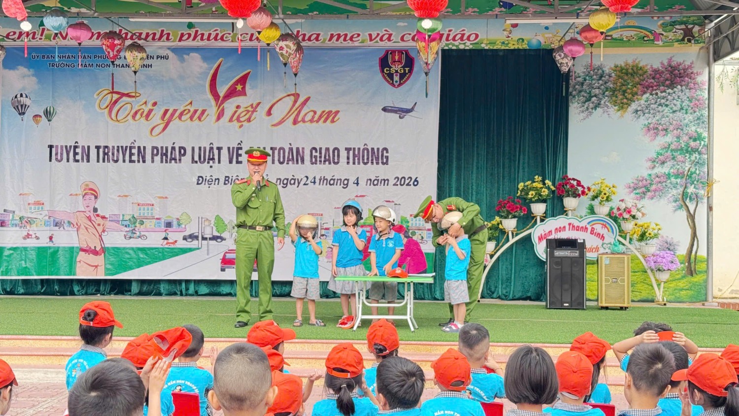 Ảnh 9/13 – AN TOÀN GIAO THÔNG – HẠNH PHÚC CỦA MỌI NHÀ