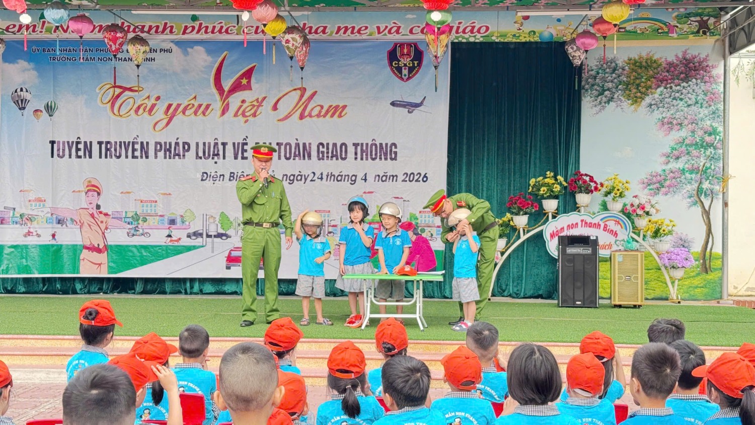 Ảnh 10/13 – AN TOÀN GIAO THÔNG – HẠNH PHÚC CỦA MỌI NHÀ