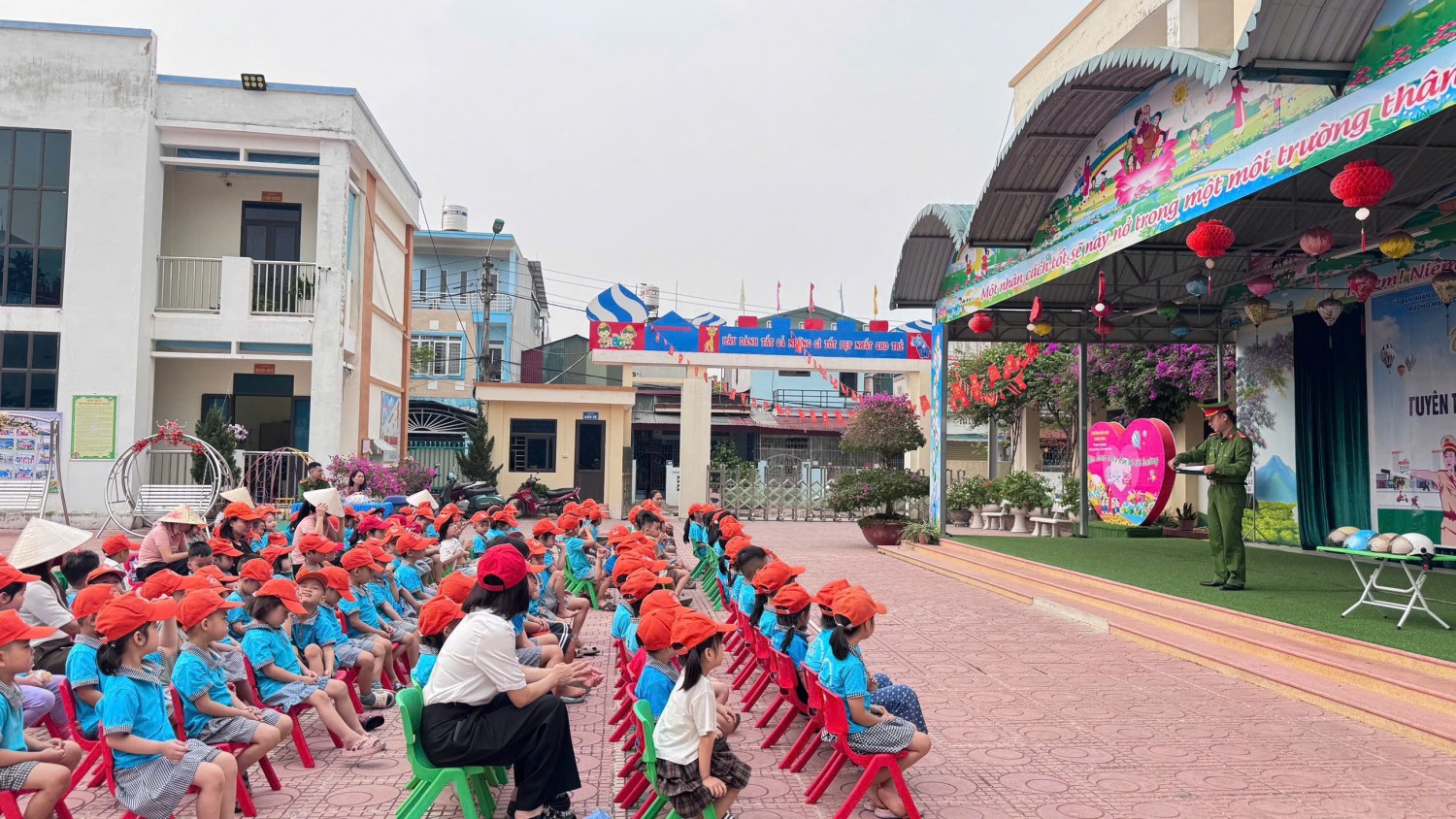 Ảnh 11/13 – AN TOÀN GIAO THÔNG – HẠNH PHÚC CỦA MỌI NHÀ