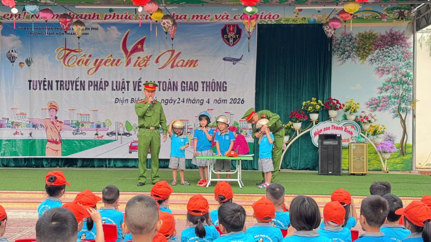 Ảnh 12/13 – AN TOÀN GIAO THÔNG – HẠNH PHÚC CỦA MỌI NHÀ