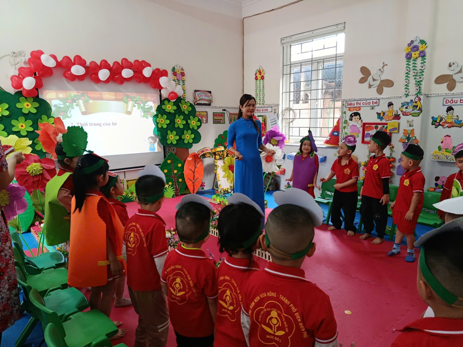 Ảnh 20/22 – NHỮNG BÔNG HOA TỎA SÁNG – TRƯỜNG MẦM NON THANH BÌNH KHẲNG ĐỊNH CHẤT LƯỢNG GIÁO VIÊN TẠI HỘI THI GIÁO VIÊN DẠY GIỎI CẤP PHƯỜNG