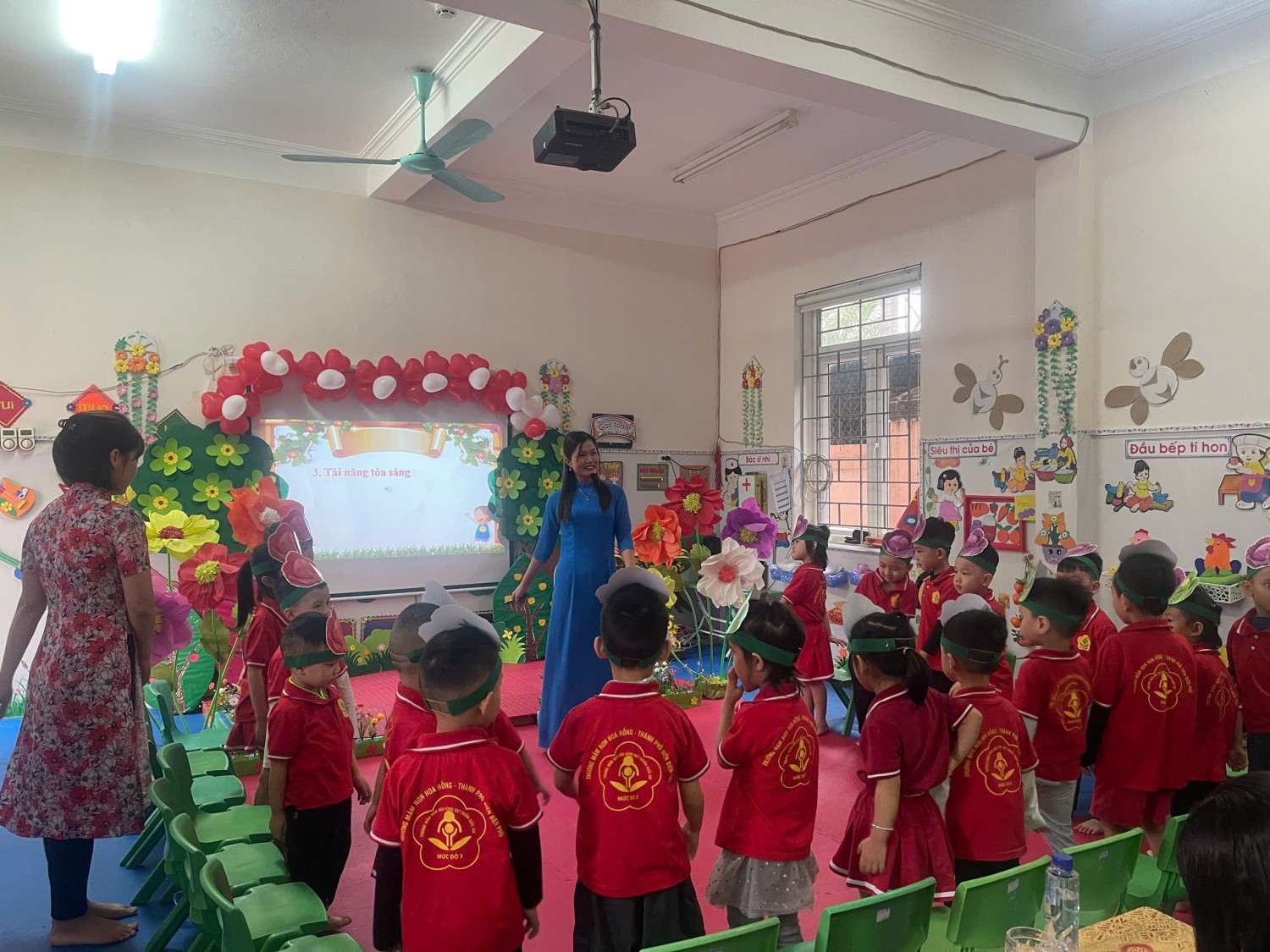 Ảnh 21/22 – NHỮNG BÔNG HOA TỎA SÁNG – TRƯỜNG MẦM NON THANH BÌNH KHẲNG ĐỊNH CHẤT LƯỢNG GIÁO VIÊN TẠI HỘI THI GIÁO VIÊN DẠY GIỎI CẤP PHƯỜNG