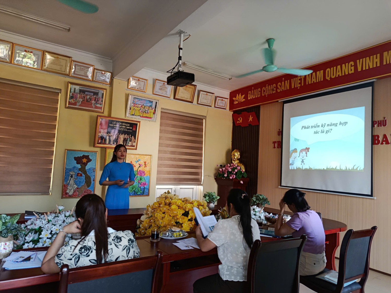 Ảnh 3/22 – NHỮNG BÔNG HOA TỎA SÁNG – TRƯỜNG MẦM NON THANH BÌNH KHẲNG ĐỊNH CHẤT LƯỢNG GIÁO VIÊN TẠI HỘI THI GIÁO VIÊN DẠY GIỎI CẤP PHƯỜNG