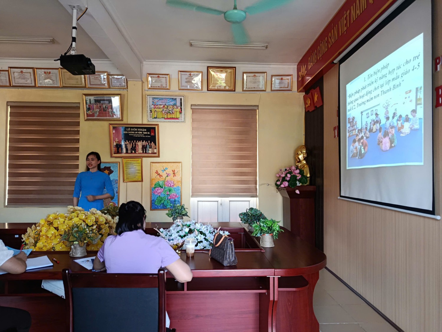 Ảnh 4/22 – NHỮNG BÔNG HOA TỎA SÁNG – TRƯỜNG MẦM NON THANH BÌNH KHẲNG ĐỊNH CHẤT LƯỢNG GIÁO VIÊN TẠI HỘI THI GIÁO VIÊN DẠY GIỎI CẤP PHƯỜNG