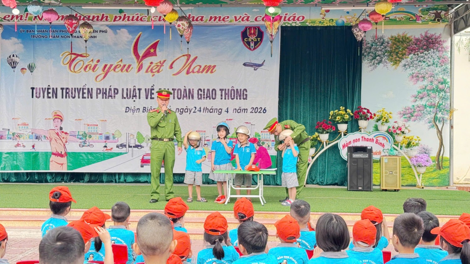Ảnh 6/13 – AN TOÀN GIAO THÔNG – HẠNH PHÚC CỦA MỌI NHÀ