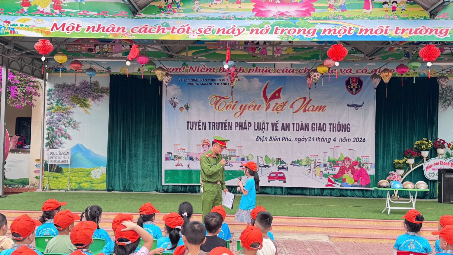 Ảnh 8/13 – AN TOÀN GIAO THÔNG – HẠNH PHÚC CỦA MỌI NHÀ