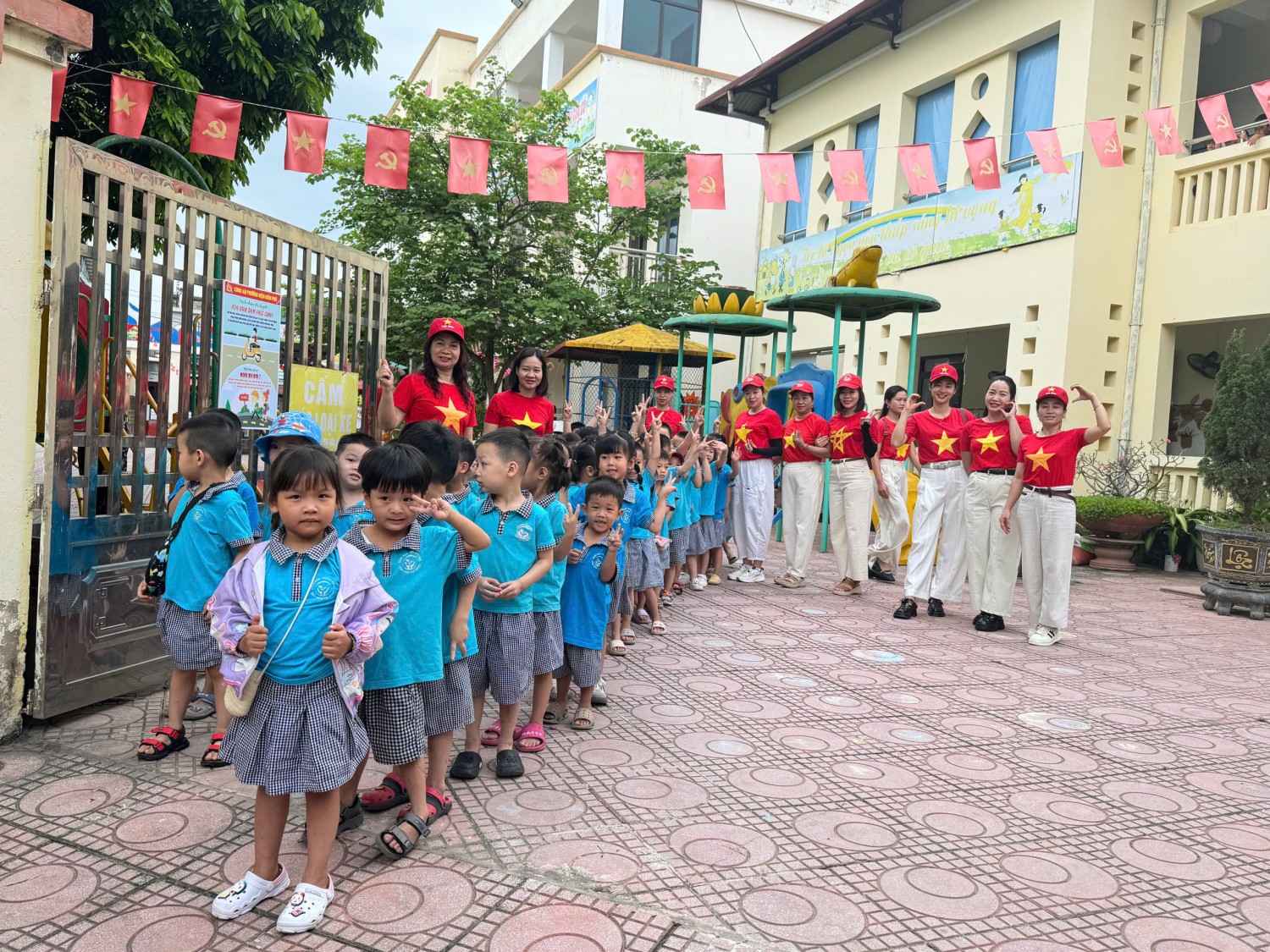 Ảnh 5/8 – TRƯỜNG MẦM NON THANH BÌNH – NHỮNG BƯỚC CHÂN NHỎ HÀNH TRÌNH KHÁM PHÁ LỊCH SỬ