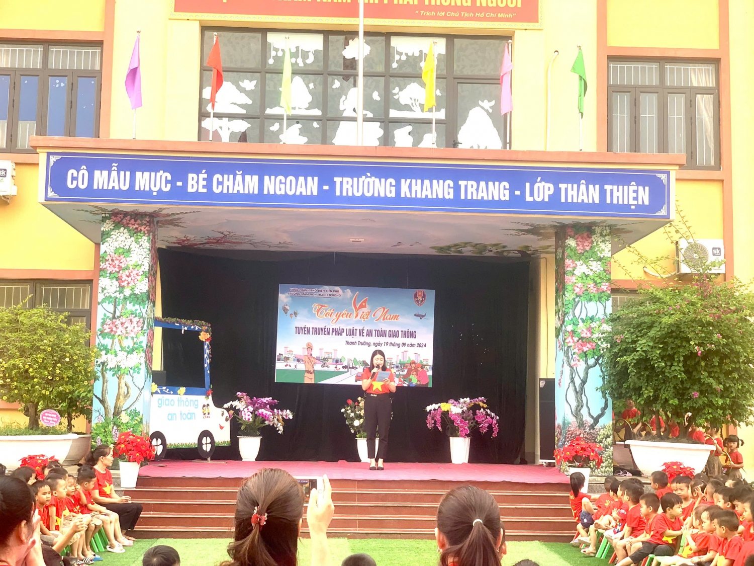 Ảnh 2/8 – TRƯỜNG MẦM NON THANH TRƯỜNG TỔ CHỨC TUYÊN TRUYỀN, PHỔ BIẾN, GIÁO DỤC PHÁP LUẬT VỀ AN TOÀN GIAO THÔNG NĂM HỌC 2024 - 2025