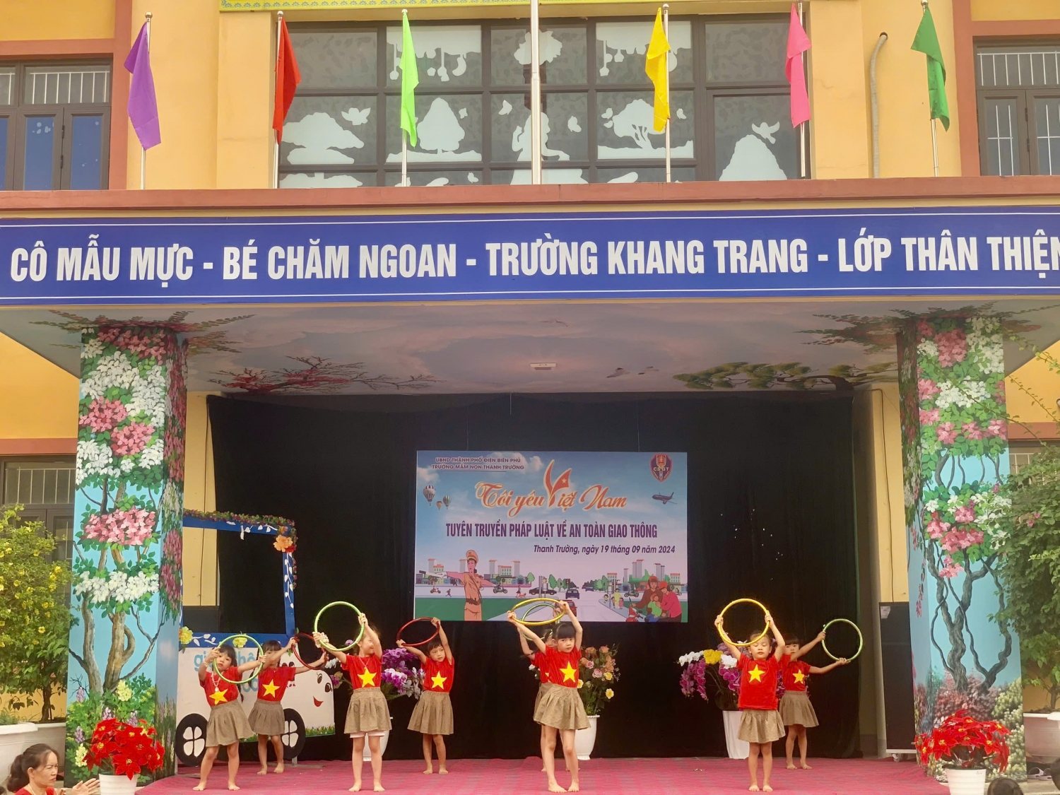 Ảnh 5/8 – TRƯỜNG MẦM NON THANH TRƯỜNG TỔ CHỨC TUYÊN TRUYỀN, PHỔ BIẾN, GIÁO DỤC PHÁP LUẬT VỀ AN TOÀN GIAO THÔNG NĂM HỌC 2024 - 2025