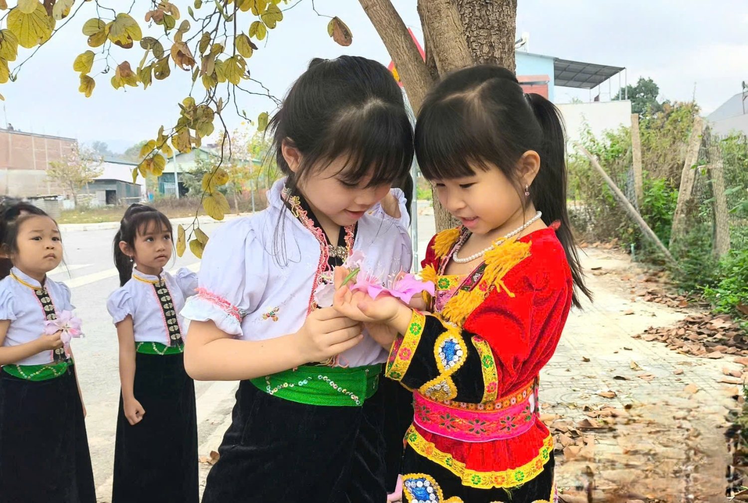 Ảnh 2/10 – TRƯỜNG MẦM NON THANH TRƯỜNG TÍCH CỰC TUYÊN TRUYỀN VÀ HƯỞNG ỨNG LỄ HỘI HOA BAN NĂM 2025