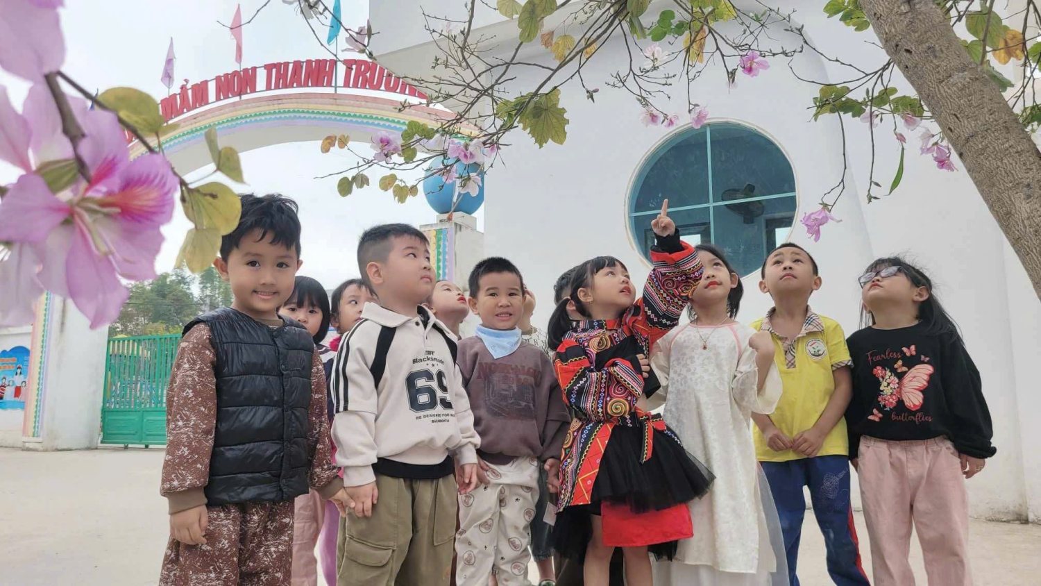Ảnh 6/10 – TRƯỜNG MẦM NON THANH TRƯỜNG TÍCH CỰC TUYÊN TRUYỀN VÀ HƯỞNG ỨNG LỄ HỘI HOA BAN NĂM 2025