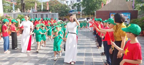 Ảnh 16/20 – 🎒✨CÁC BÉ 5-6 TUỔI TRƯỜNG MẦM NON 20/10 LÀM QUEN VỚI TRƯỜNG TIỂU HỌC THÔNG QUA HOẠT ĐỘNG THỰC TẾ ✨🎒